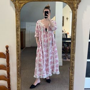 Eileen West Robe / dress / dressing gown Size L red and white floral